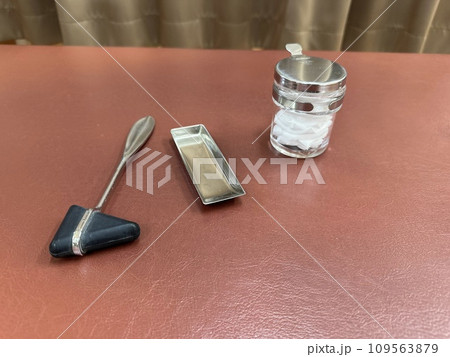 打腱器、シャーレ、綿花 打腱器、シャーレ、綿花 109563879