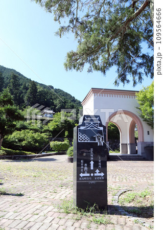 内町通りから見る出石城(兵庫県 豊岡市) 内町通りから見る出石城(兵庫県 豊岡市) 109564666