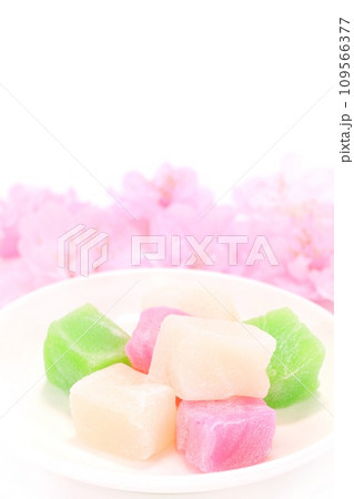 節句餅　桃の節句　桃の花　明るい背景 109566377