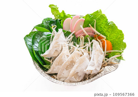餃子入り一人鍋 餃子入り一人鍋 109567366