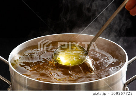 和食の出汁　かつお根布出汁 109567725