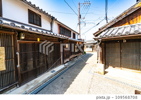 【重要伝統的建造物群保存地区】豊町御手洗　江戸時代の町屋がある通り1　広島県呉市 109568708