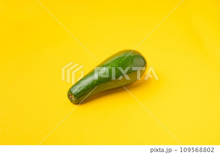 Avocado Isolated, Whole Avokado, Green Avocados Slice, Fresh Alligator Pear, Long Avocado Fruit 109568802