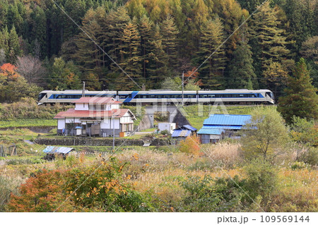 紅葉の会津鬼怒川線 紅葉の会津鬼怒川線 109569144