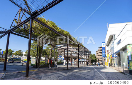 横浜市港南区の都市風景　上永谷駅 109569496