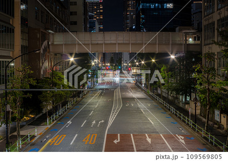 東京港区の夜景と道路 東京港区の夜景と道路 109569805