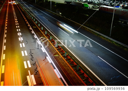 夜の高速道路 夜の高速道路 109569936