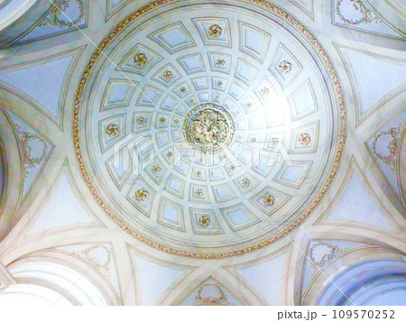 カゼルタ宮殿の美しい天井彫刻 109570252