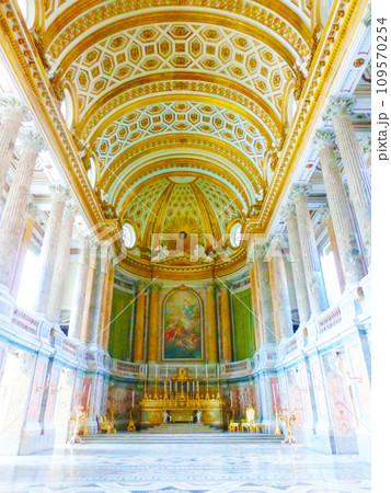 カゼルタ宮殿の美しいパラティーナ礼拝堂 109570254