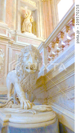 カゼルタ宮殿 ライオンの彫刻 カゼルタ宮殿 ライオンの彫刻 109570258