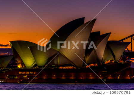 オペラハウスと夕景 オペラハウスと夕景 109570791