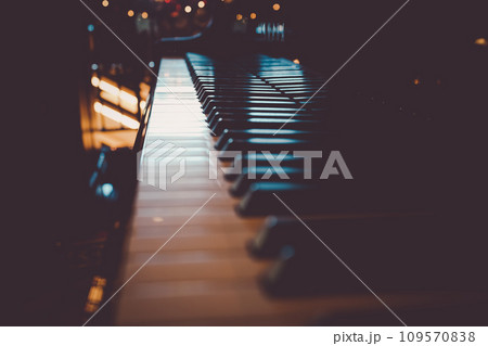 ピアノの鍵盤のイメージ 109570838