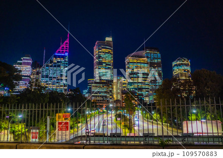 シドニーの夜景（オーストラリア） 109570883