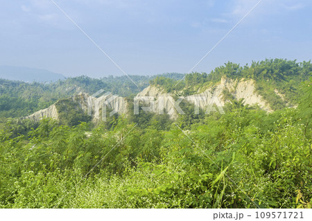 台湾高雄市・「田寮月世界」の山並み / Kaohsiung, Taiwan 109571721