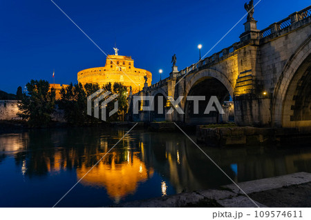 The Mausoleum of Hadrian, also known as Castel Sant'Angelo at night 109574611