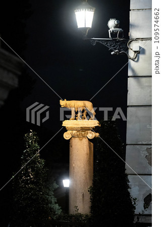 Capitoline Wolf statue symbol of Rome at city center Capitoline Wolf statue symbol of Rome at city center 109574662