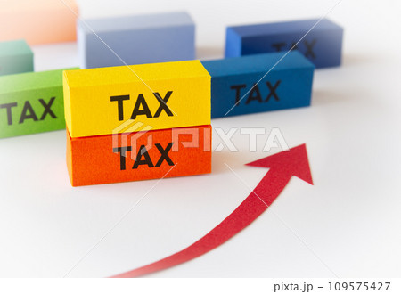 税金　TAX　増税　矢印　上昇　上向き　消費税 109575427