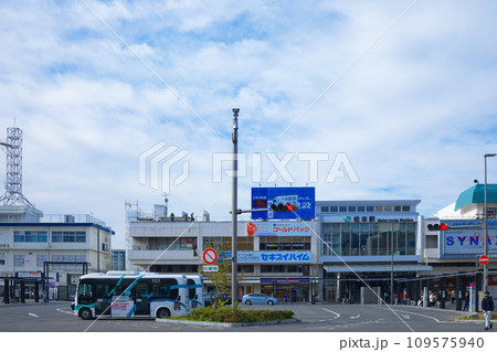 JR松本駅と紅葉 JR松本駅と紅葉 109575940