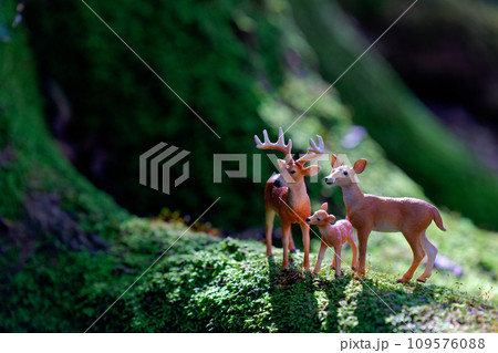 鹿の親子のフィギュア 鹿の親子のフィギュア 109576088