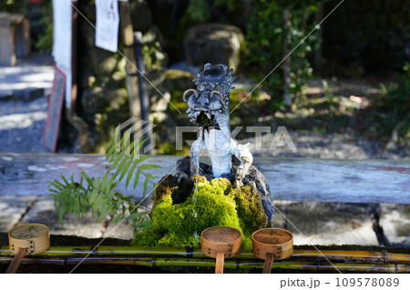 出雲大神宮(京都府亀岡市)手水舎 出雲大神宮(京都府亀岡市)手水舎 109578089