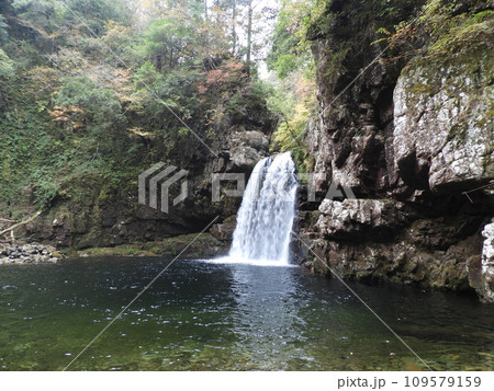 三段峡の美しい風景　11月 109579159