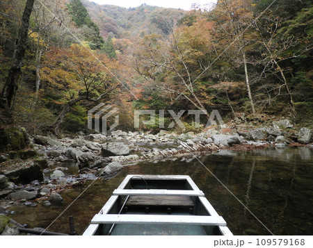 三段峡の美しい風景　11月 109579168