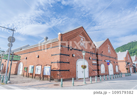 北海道函館市　人気の観光名所　金森赤レンガ倉庫 109579382