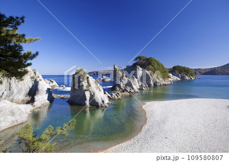 秋の浄土ヶ浜 109580807