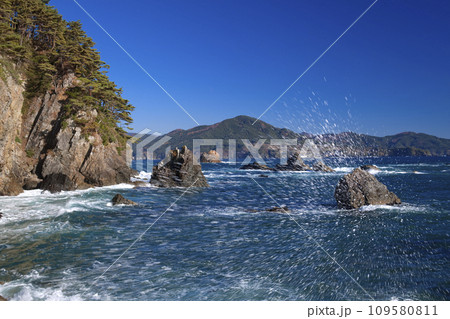 秋の赤土倉漁港から碁石海岸 109580811