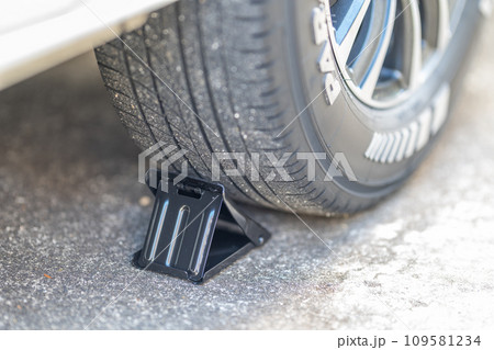 タイヤストッパー　輪止め　鉄製　折りたたみ式 109581234