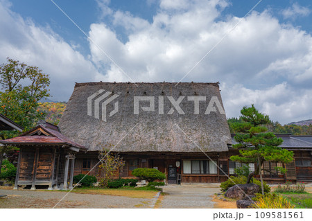 白川郷の紅葉 世界遺産 岐阜県 白川郷の紅葉 世界遺産 岐阜県 109581561