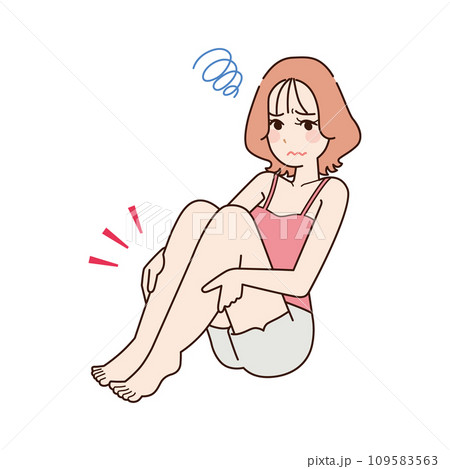 足のむくみに悩む女性 109583563