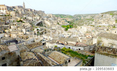 イタリア南部マテーラの洞窟住居群 イタリア南部マテーラの洞窟住居群 109583603