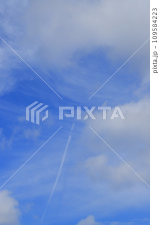 青空に浮かぶ雲 青空に浮かぶ雲 109584223