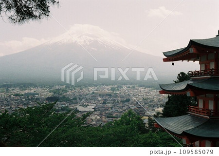 富士山忠霊塔森建築松雲 富士山忠霊塔森建築松雲 109585079
