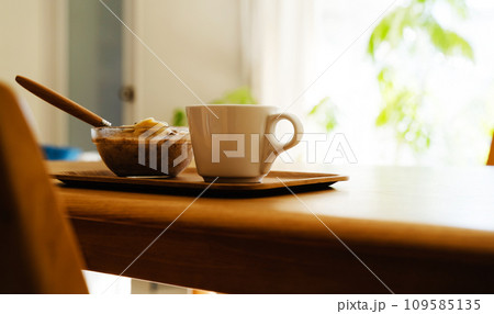 コーヒーとシリアルの食事 109585135