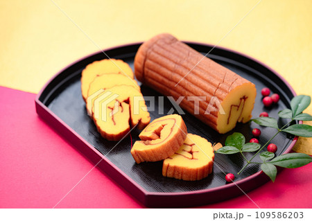 おせち料理の定番 伊達巻 109586203