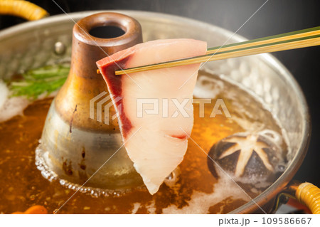 ぶりしゃぶ Shabu-shabu Japanese food of yellowtail ぶりしゃぶ Shabu-shabu Japanese food of yellowtail 109586667