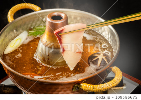 ぶりしゃぶ Shabu-shabu Japanese food of yellowtail ぶりしゃぶ Shabu-shabu Japanese food of yellowtail 109586675