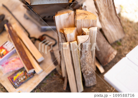 焚火の薪 109588716