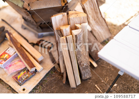 焚火の薪 109588717