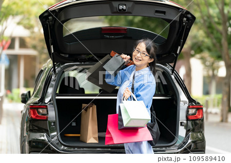 ショッピング 女性 カーシェア ショッピング 女性 カーシェア 109589410