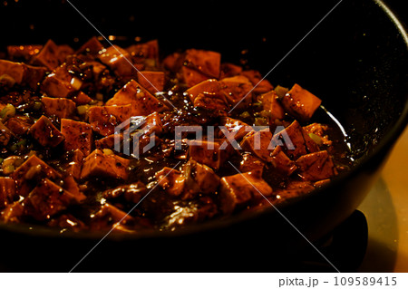 フライパンの辛そうな麻婆豆腐 フライパンの辛そうな麻婆豆腐 109589415
