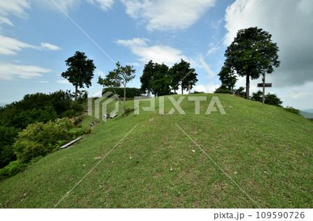 真妻山山頂　【和歌山県日高郡日高川町・印南町】 109590726