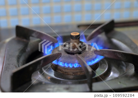 ガスコンロの青い炎 109592284