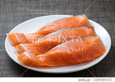 銀鮭切り身、三切れ。 109594151