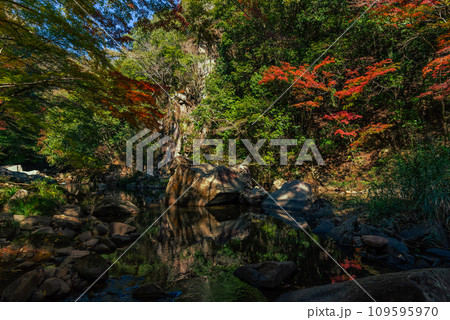 秋の豪渓、紅葉 秋の豪渓、紅葉 109595970