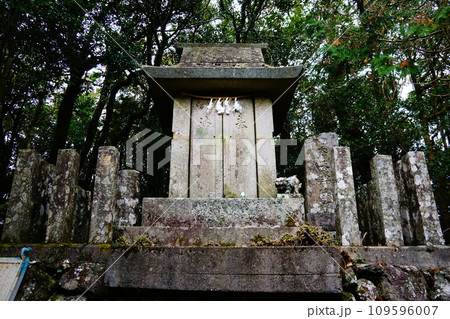 長崎県　平戸市　安満岳山頂の白山比賣神社 109596007