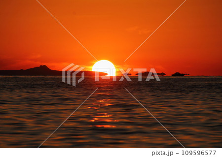 海に沈む夕日 109596577