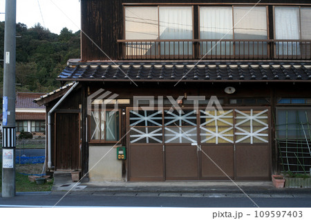 古民家のガラス 古民家のガラス 109597403